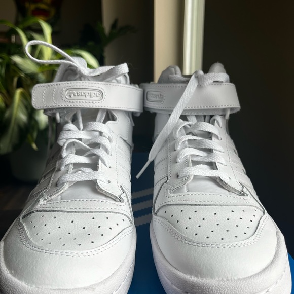 adidas Forum Mid in all white - Picture 9 of 10